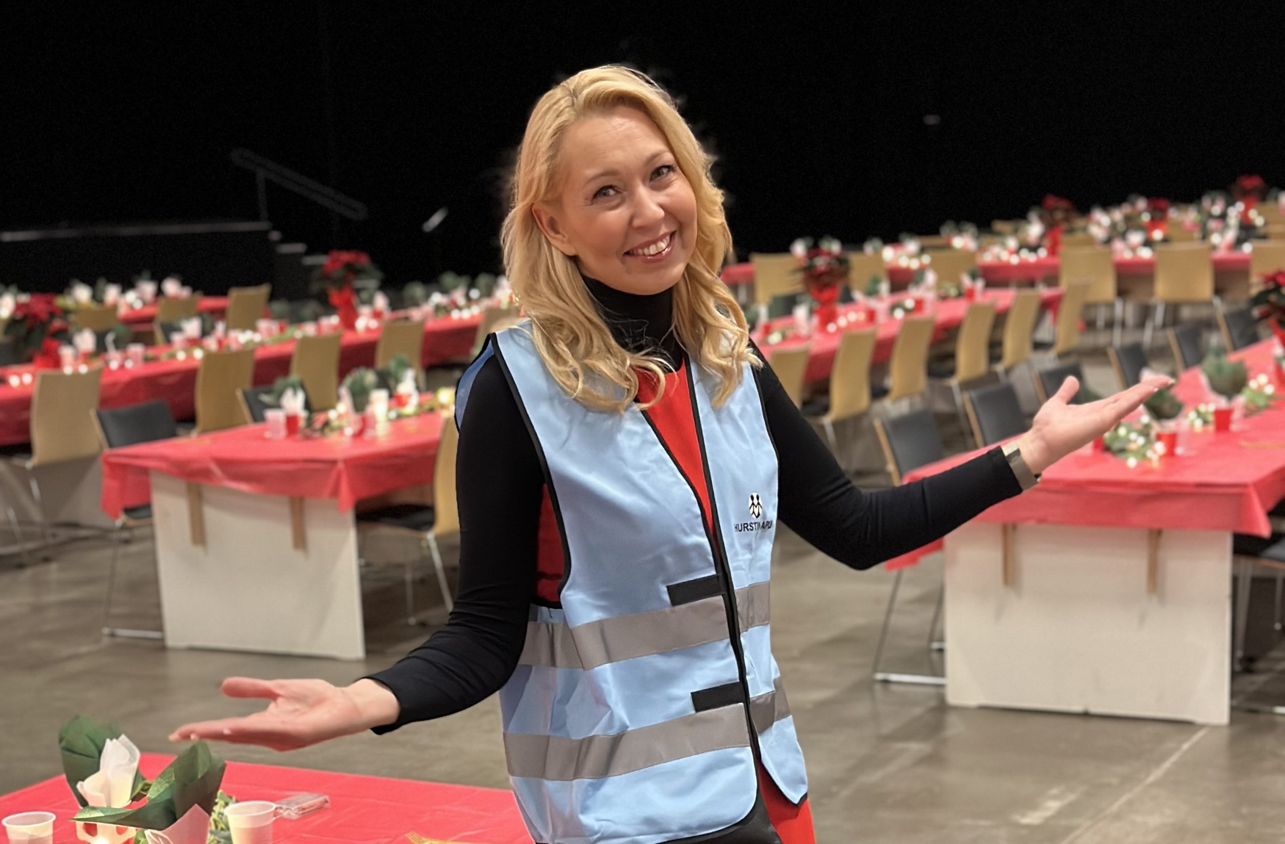 Hurstin joulujuhlassa pöydät katettiin kauniiksi